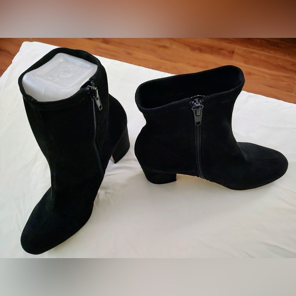 Steve Madden Black Suede Booties Size 8 - Picture 6 of 8